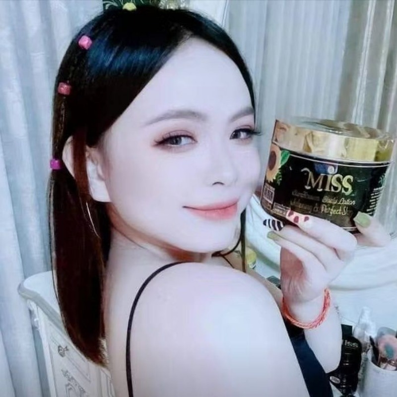 KEM BODY MISS THAI LAN ブライトニング - Alpha Arbutin Serum のレビューと価格