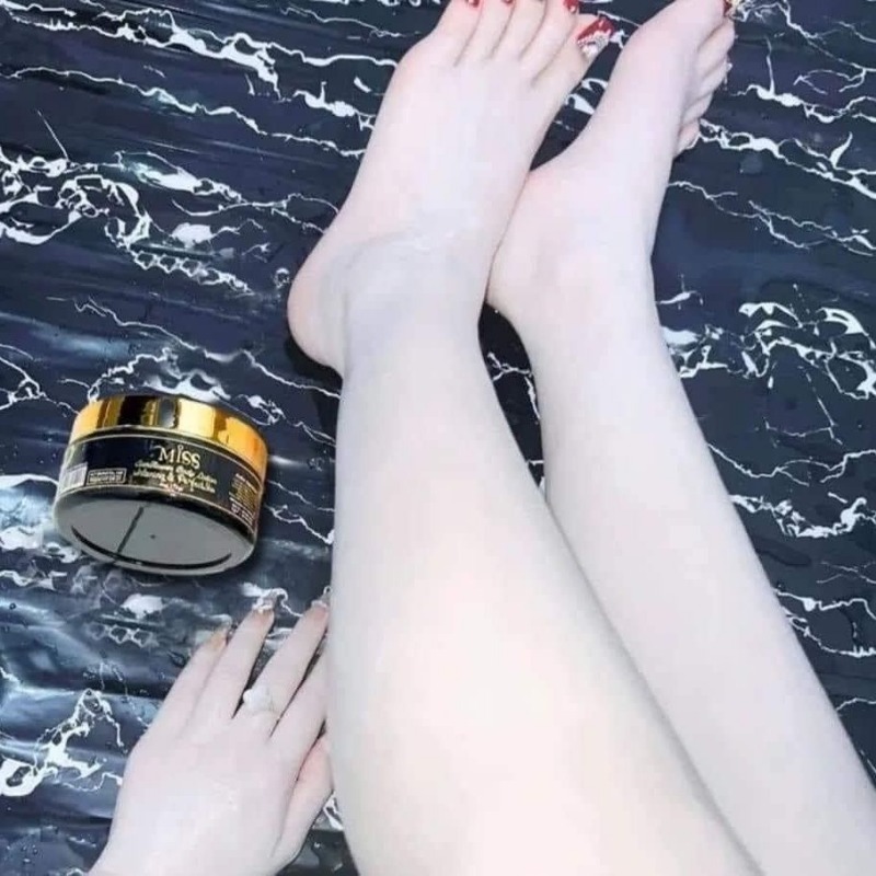 KEM BODY MISS THAI LAN ブライトニング - Alpha Arbutin Serum のレビューと価格