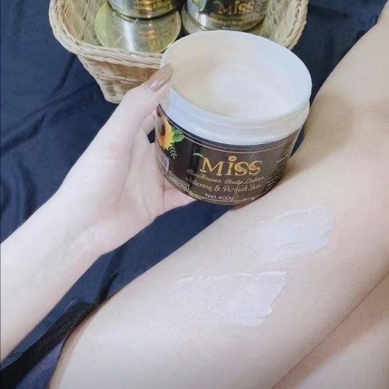 KEM BODY MISS THAI LAN ブライトニング - Alpha Arbutin Serum のレビューと価格