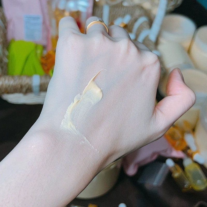 ベトナム美白ボディクリーム 200g 保湿・潤い・ブライトホ - Alpha Arbutin Serum のレビューと価格